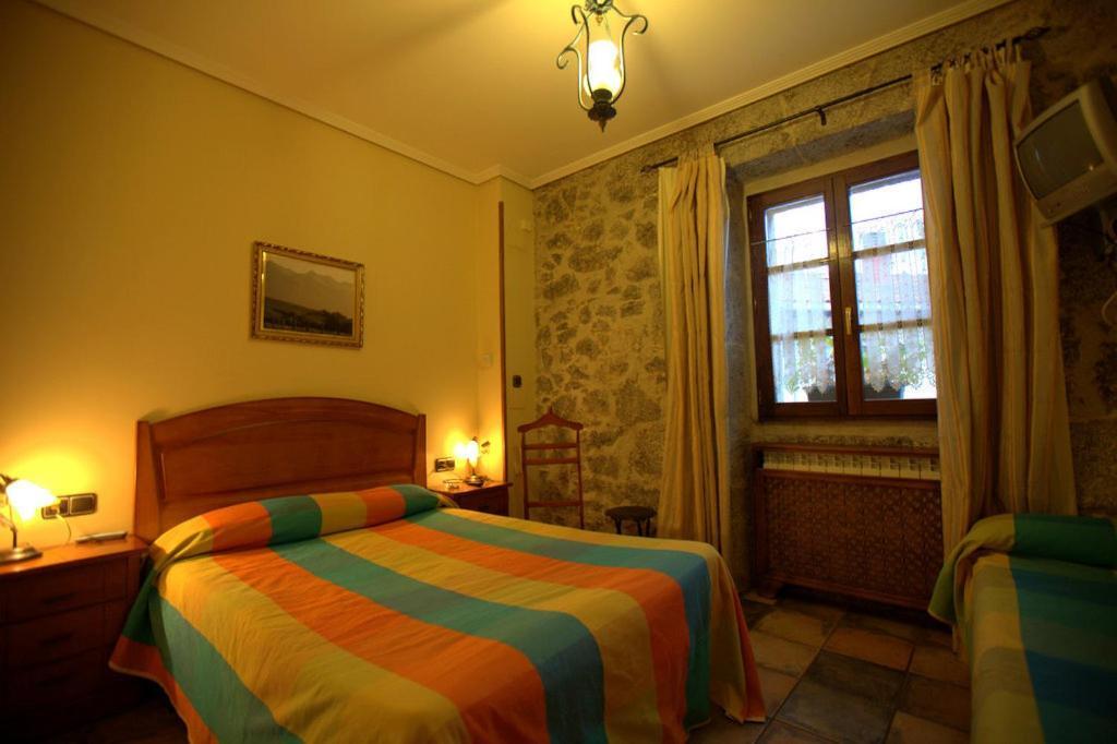 Hostal Rural Elosta เลคุนเบร์รี ภายนอก รูปภาพ